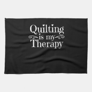 Quilting is mijn therapie   Funny Quilting Lovers Theedoek