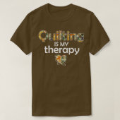 Quilting is mijn therapiefilting Fabric T-shirt (Design voorkant)