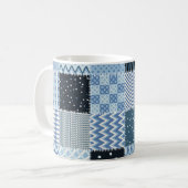 Quiltontwerp, geometrische patchwork, blauwe tinte koffiemok (Voorkant links)