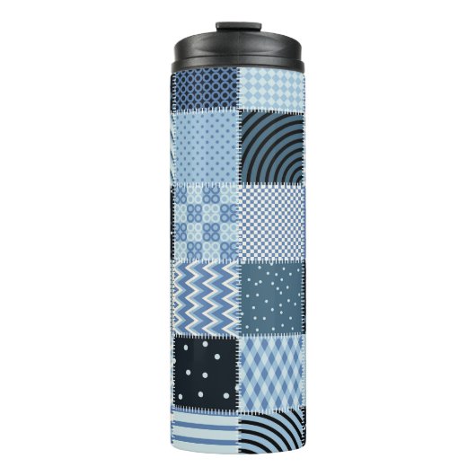 Quiltontwerp, geometrische patchwork, blauwe tinte thermosbeker (Voorkant)