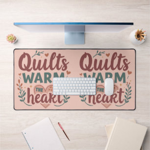 "Quilts Warm The Heart" Gezellige Quilting Cottage Bureaumat
