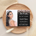 Quinceanera black roos gold foto, behalve datum aankondigingskaart<br><div class="desc">Voeg een verticale groottefoto toe. Een zwarte achtergrondkleur,  versierd met roos goudfaux glitter,  sparkles. Pas een naam en de details aan en voeg deze toe.</div>