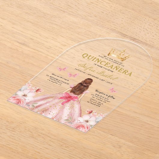 Quinceañera Blush Pink Rose Bloemenvlinder Acryl Uitnodigingen (Laagn)