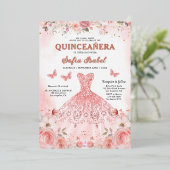 Quinceañera Blush Pink Rose Bloemenvlinder Folie Uitnodiging (Staand Voorkant)