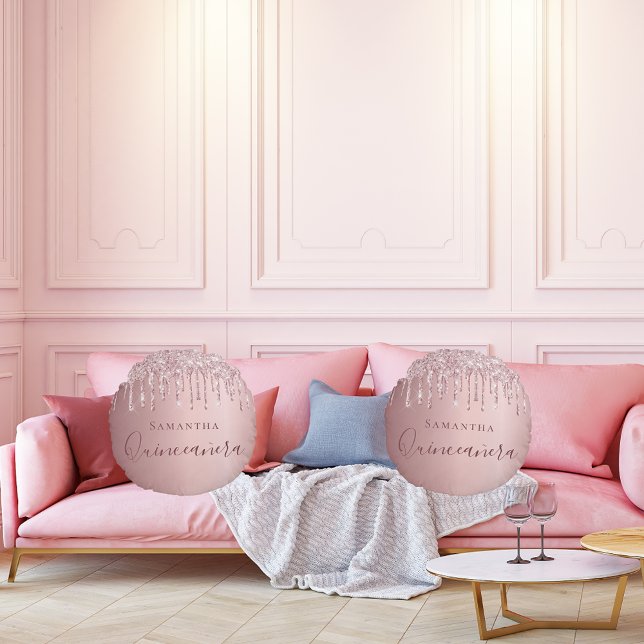 Quinceanera blush roze druppels monogram rond kussen (Creator heeft geüpload)