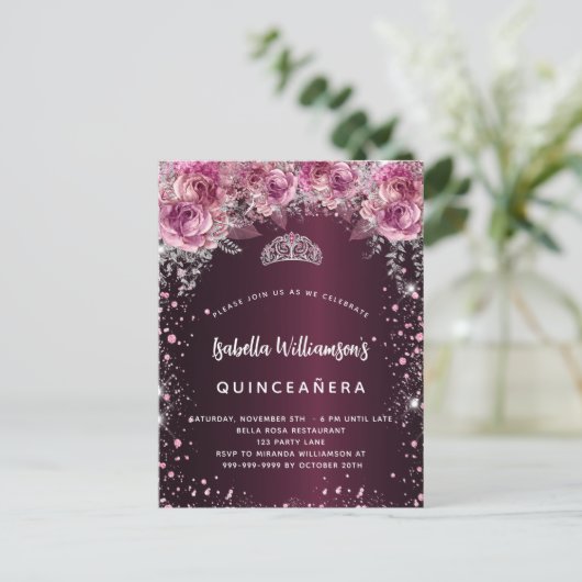 Quinceanera burgundy roze tiara uitnodiging briefkaart (Staand voorkant)