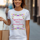 Quinceanera Dama Mexicaanse Fiesta Bloemen Custom T-shirt<br><div class="desc">Gepersonaliseerde Quinceanera T-Shirt voor je Dama(s). De tekst op de voorkant is volledig bewerkbaar en u kunt ook de naam van de dama op de achterkant toevoegen, als u dat wilt. De roze typografie is omlijst met een kleurrijk bloemenontwerp van Mexicaanse fiesta bloemen. Perfect voor de lieve 15-feesten en voor...</div>