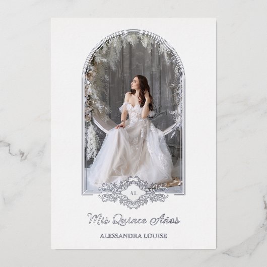 Quinceañera Fancy Silver Arch Effect Foto Folie Uitnodiging (Voorkant)