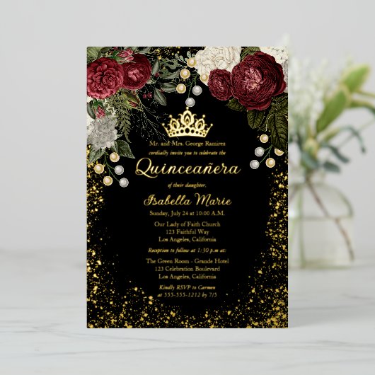 Quinceañera Glam Burgundy Roos Floral Birthday Folie Uitnodiging (Staand Voorkant)