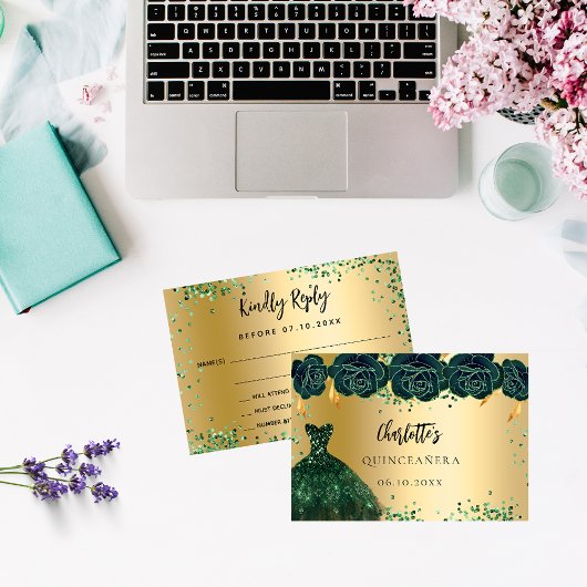 Quinceanera groene jurk bloemen gouden RSVP kaart