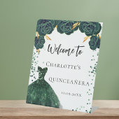 Quinceanera groene jurk bloemen welkom reclamebord met voetstuk