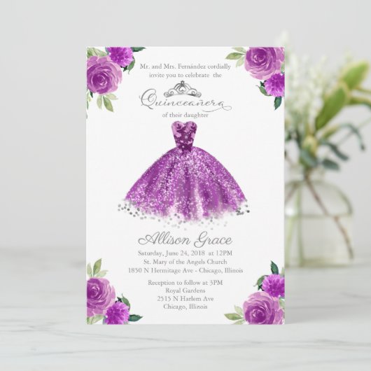 Quinceanera Invitation Zilveren Paarse Bloemen Gow Kaart (Staand voorkant)