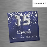 Quinceanera marineblauwe zilveren sterren magneet<br><div class="desc">Een marineblauwe achtergrondkleur met faux zilveren sterren. De blauwe kleur is ongelijk. Voeg jouw naam,  tekst toe. Kan worden gebruikt als een Save the Date herinnering voor uw gasten,  partij gunst of als een aandenken.</div>