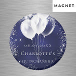 Quinceanera navy blue Silver ballon Sla de datum o Magneet<br><div class="desc">Voor een Quinceañera,  vijftiende verjaardag. De blauwe achtergrond van de marine,  de blauwe kleur is ongelijk. Gedemoreerd met faux zilveren glitter,  sparkles en witte ballonnen. Pas een naam aan en voeg deze toe. Witte letters. Kan worden gebruikt als een kluis,  een partijvoordeel of de datumherinnering opslaan voor uw gasten.</div>