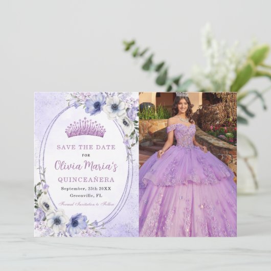 Quinceañera Paarse Bloemen Tiara Vlinders Foto Save The Date (Staand voorkant)