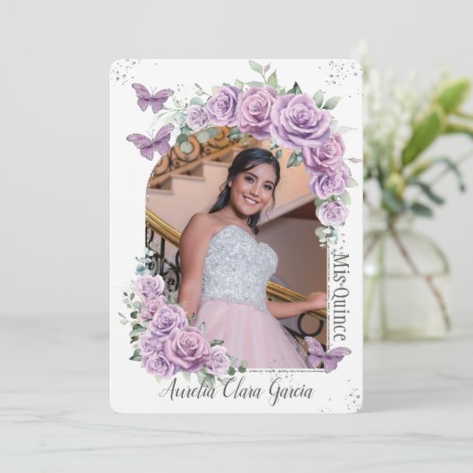 Quinceañera Paarse Floral Rozen Butterflies Foto Kaart (Staand voorkant)