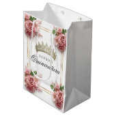 Quinceañera Pink Rose Crown Verjaardagsgunsten Medium Cadeauzakje (Voorkant Gekanteld)