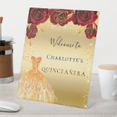 Quinceanera red goudglitter jurk floraal welkom reclamebord met voetstuk (Insitu)