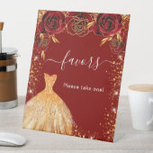 Quinceanera red goudglitter jurk florale pleisters reclamebord met voetstuk (Insitu)