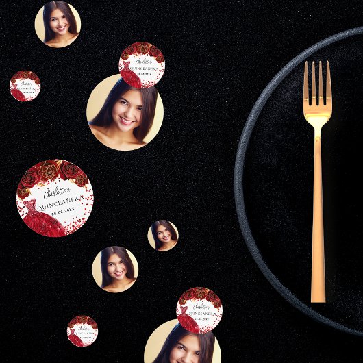 Quinceanera rode jurk bloemen wit foto confetti