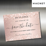 Quinceanera roos gold blush save the date magnet magnetische uitnodiging<br><div class="desc">A Save the Date Magnetic Card for a Quinceañera,  15e verjaardagsfeest. Een gouden achtergrond van roos,  versierd met faux glitter,  sparkles. Pas een datum en een naam/leeftijd aan en voeg deze toe. De tekst: Sparen de Datum wordt geschreven met een groot trendy hand lettered stijlmanuscript met swashes.</div>