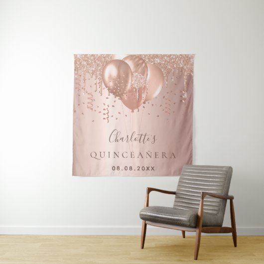 Quinceanera roos goudballonmonogram wandkleed (In situ)