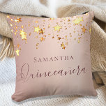 Quinceanera roos gouden mousserende sterren kussen<br><div class="desc">Een kussen voor een Quinceañera,  15-jarige meisjeskamer. Een faux roos gouden achtergrond met een elegante faux gouden sterren. De tekst: Quinceañera is geschreven in donker roos goud met een groot modern handgeschreven stijlscript. Tempate voor een naam.</div>