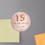 Quinceanera roos goudzige glitter, met uitzonderin magneet<br><div class="desc">Elegant, klassiek, glamoureus en girly Save the Date magnet for a Quinceañera, 15th verjaardagsfeestje. Roos gouden en dubbelzinnige verloop achtergrond. Gedemoreerd met roos goud, faux glitter, sparkles. Pas een naam aan en voeg deze toe. De naam wordt geschreven met een modern donker roos gekleurd hand lettered stijlmanuscript. Nummer 15 wordt...</div>