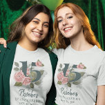 Quinceanera Rustic Floral 15e verjaardag T-shirt<br><div class="desc">Toon moderne maar elegante Quinceañera Mis Quince Anos verjaardagsfeest die er goed uitziet in de foto's. Met een roze en roze vormgeving en sjabloon met roze bloem die eenvoudig kan worden bewerkt en de tekst wordt vervangen door je eigen gegevens door op de knop 'Personaliseren' te klikken. Voor verdere aanpassing,...</div>