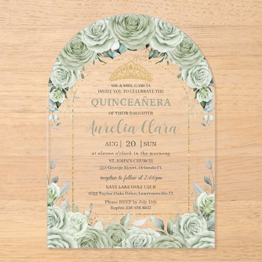 Quinceanera Sage Green Floral Modern Gold Arch Acryl Uitnodigingen (Voorkant)