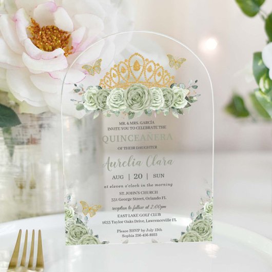 Quinceañera Sage Groene Bloemen Gouden Kroon Vlind Acryl Uitnodigingen