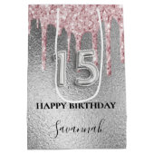 Quinceanera Silglitter druppelt roze monogram Medium Cadeauzakje (Achterkant)