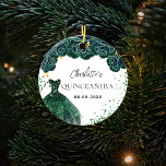 Quinceanera smaragdgroene jurk wit keramisch ornament<br><div class="desc">Voor een elegante Quinceañera,  15e verjaardag. Een chique witte achtergrond. Versierd met faux groene glitter,  groene rozen en een groene jurk. Personaliseer en voeg een naam en een datum toe.</div>
