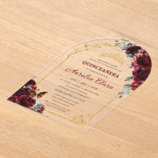 Quinceañera Sweet 16 Bourgogne Bloemen Gouden Boog Acryl Uitnodigingen (Laagn)
