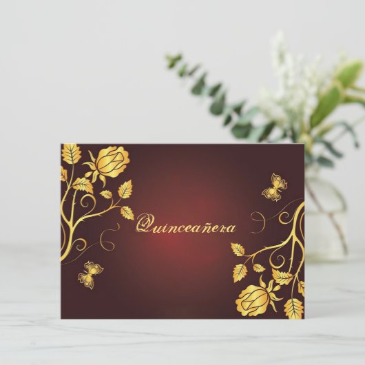 Quinceanera uitnodiging goud folie op bordeauxrood (Staand voorkant)