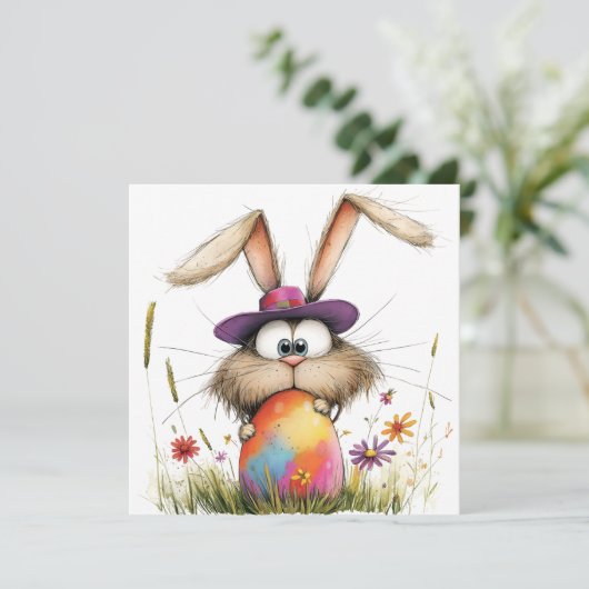 Quirky Bunny with Decorated Egg Easter Greeting Kaart (Staand voorkant)