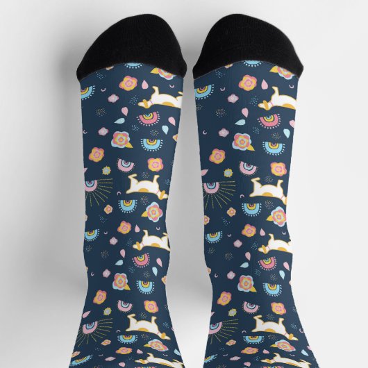 Quirky Cute Dog and Rainbow Pattern Blue Sokken (Top)
