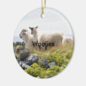Quirky Design - Schapen in een veld Keramisch Ornament (Links)