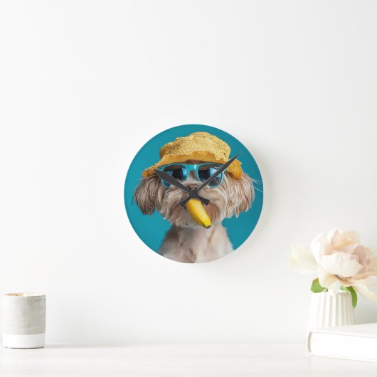 Quirky Dog Wall Clock with Sunglasses, Hat, and Ba Ronde Klok (Huis)
