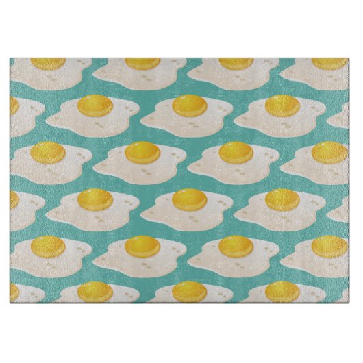 Quirky Fried Egg Graphic Pattern op Blauwgroen Snijplank (Voorkant)
