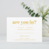 Quirky Fun Wedding RSVP | 70s Typografie Aankondiging (Staand voorkant)