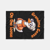 Quirky Goose Creations Funny Grandma Goose On The  Fleece Deken (Voorkant (Horizontaal))