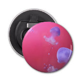 Quirky Jellyfish in the Pink Water Button Flesopener (Voorkant)