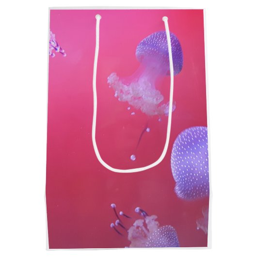 Quirky Jellyfish in the Pink Water Medium Cadeauzakje (Achterkant)