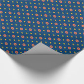 Quirky Polka Dots op Navy Blue Wrapping Paper Cadeaupapier (Hoek)