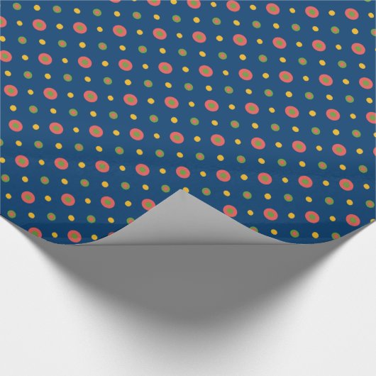 Quirky Polka Dots op Navy Blue Wrapping Paper Cadeaupapier (Hoek)
