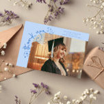 Quirky Stars Icy Blue Grad Photo Thank You Aankondiging<br><div class="desc">Quirky and whimsical graduation announcement photo card featuring a photo on the front and 1 on the back. The text says "thank you" in quirky hand writing with stars and confettis. Add the graduate's name,  information,  and message to personalize this card. Icy blue.</div>