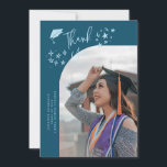 Quirky Thank You Stars Teal Graduate Photo Aankondiging<br><div class="desc">Quirky and whimsical graduation announcement photo card featuring a curved photo on the front and 1 on the back. The text says "Thank You" with hand drawn stars and a graduation cap. Add the graduate's name,  information,  and message to personalize this card. Teal background.</div>