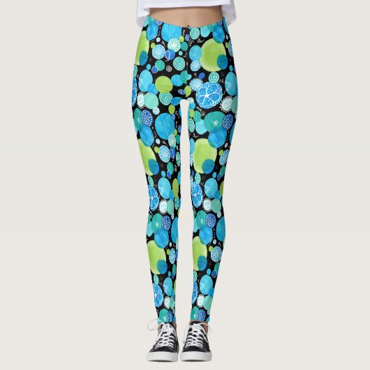 Quirky Turquoise Blauw Neon Groene Smaragd op Zwar Leggings (Voorkant)