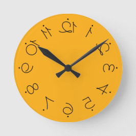 Quirky Yellow met getwijnde getallen Ronde Klok